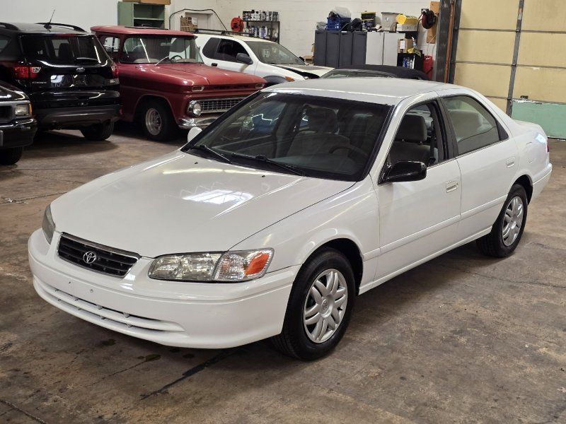 2001 Toyota Camry LE 4AT's photo