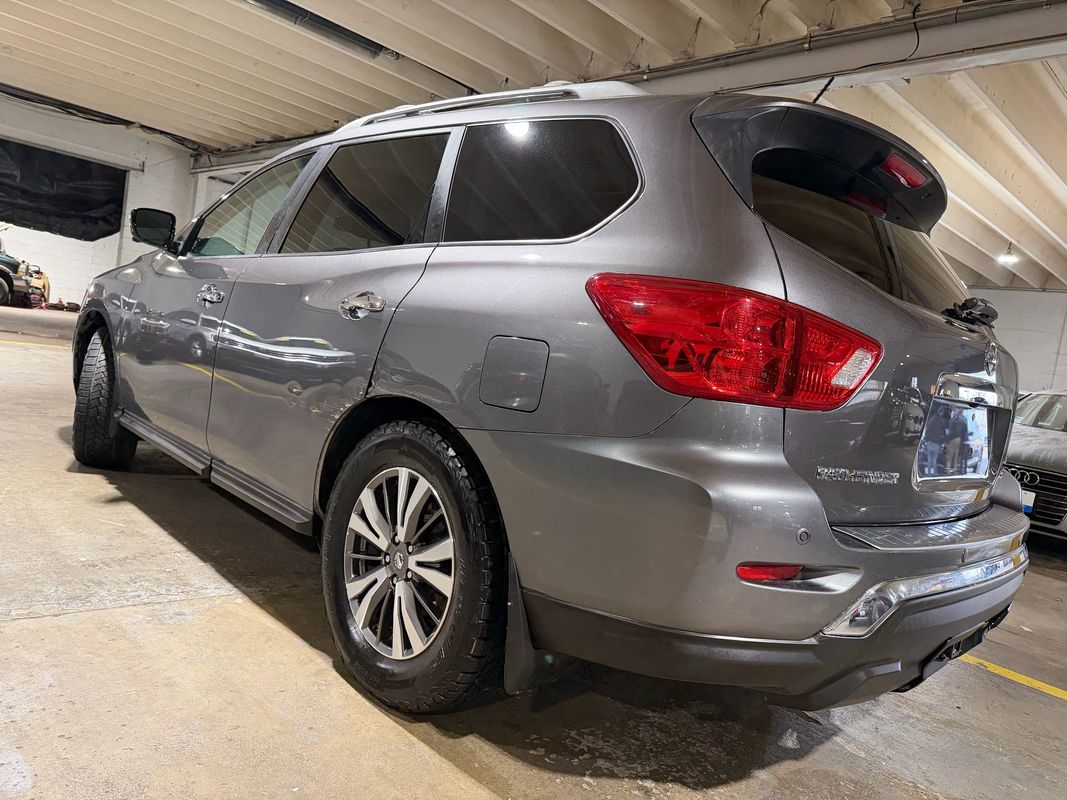 View vehicle photo 3