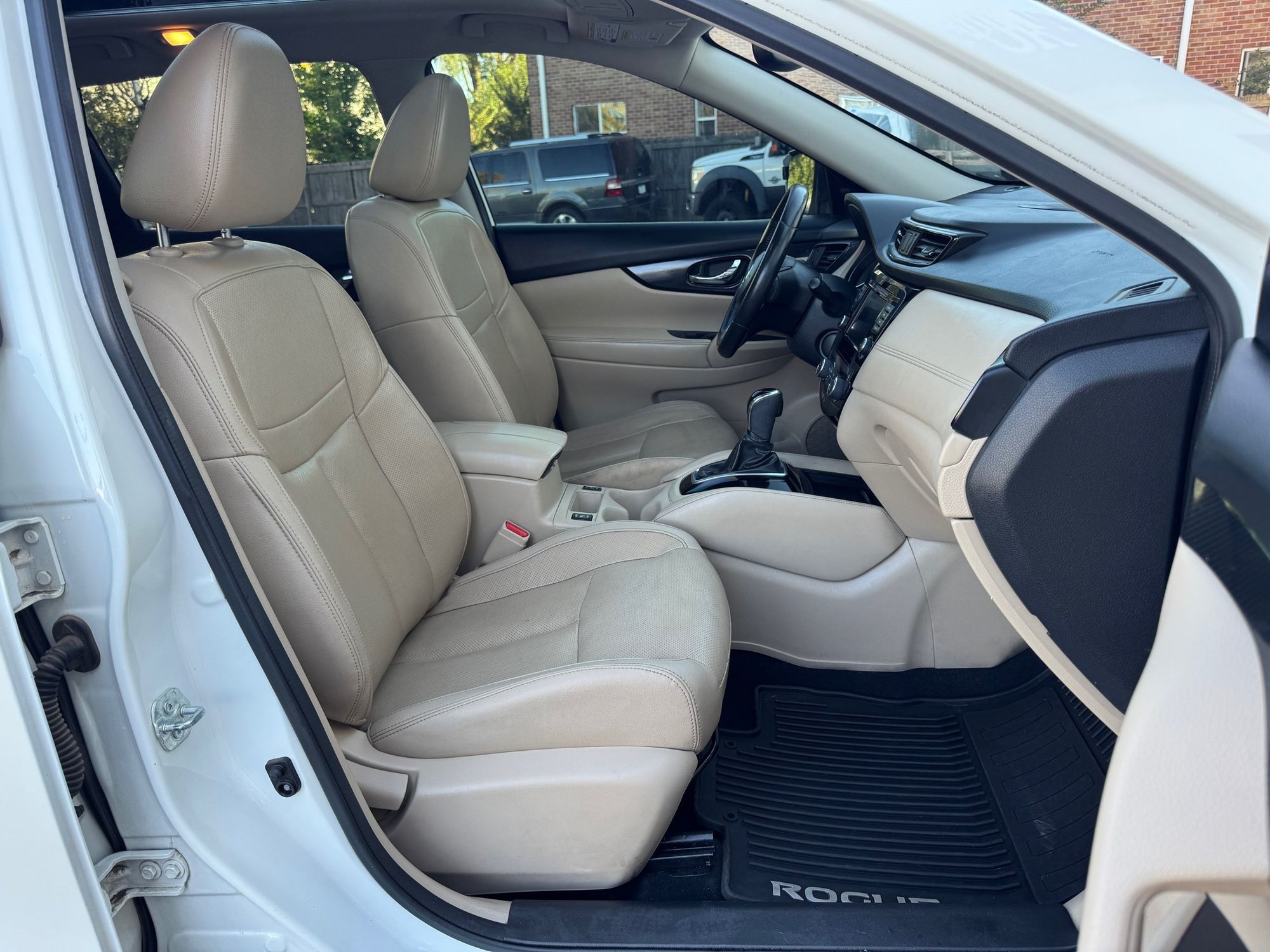 2018 Nissan Rogue SL photo 18