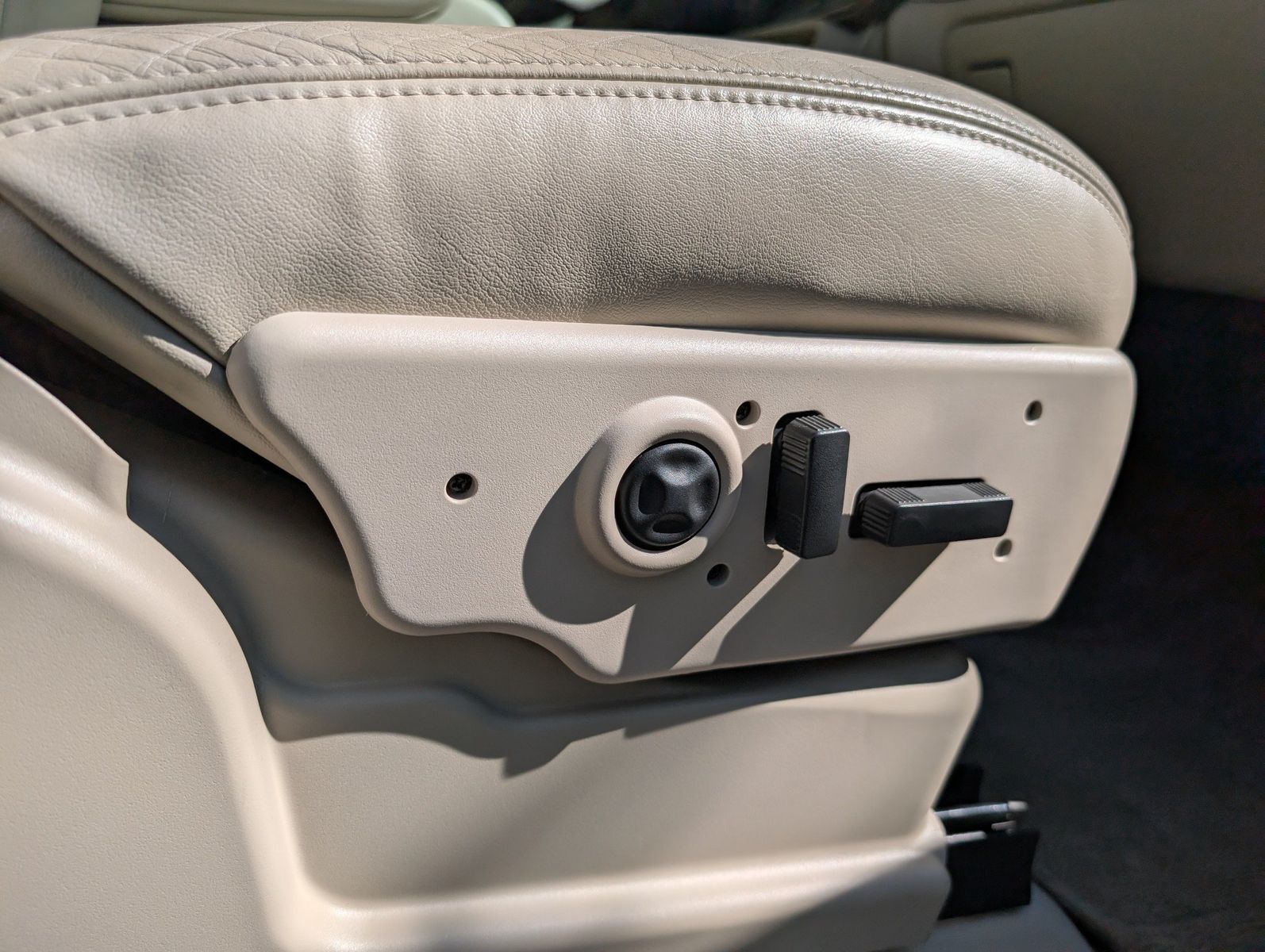 2004 Cadillac Escalade ESV 106