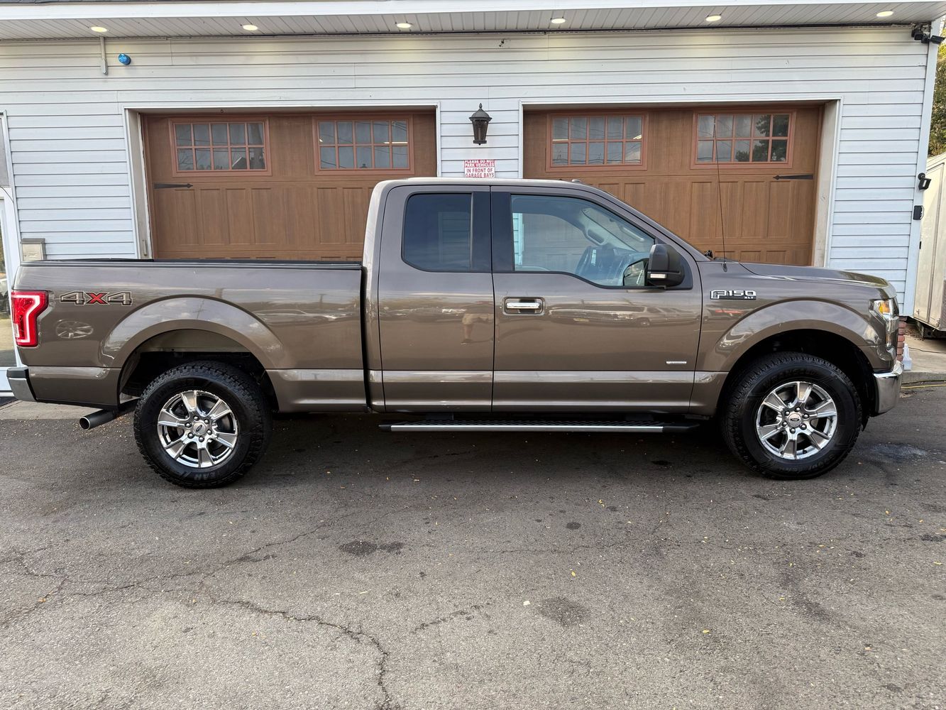 2015 Ford F-150 XLT photo 2