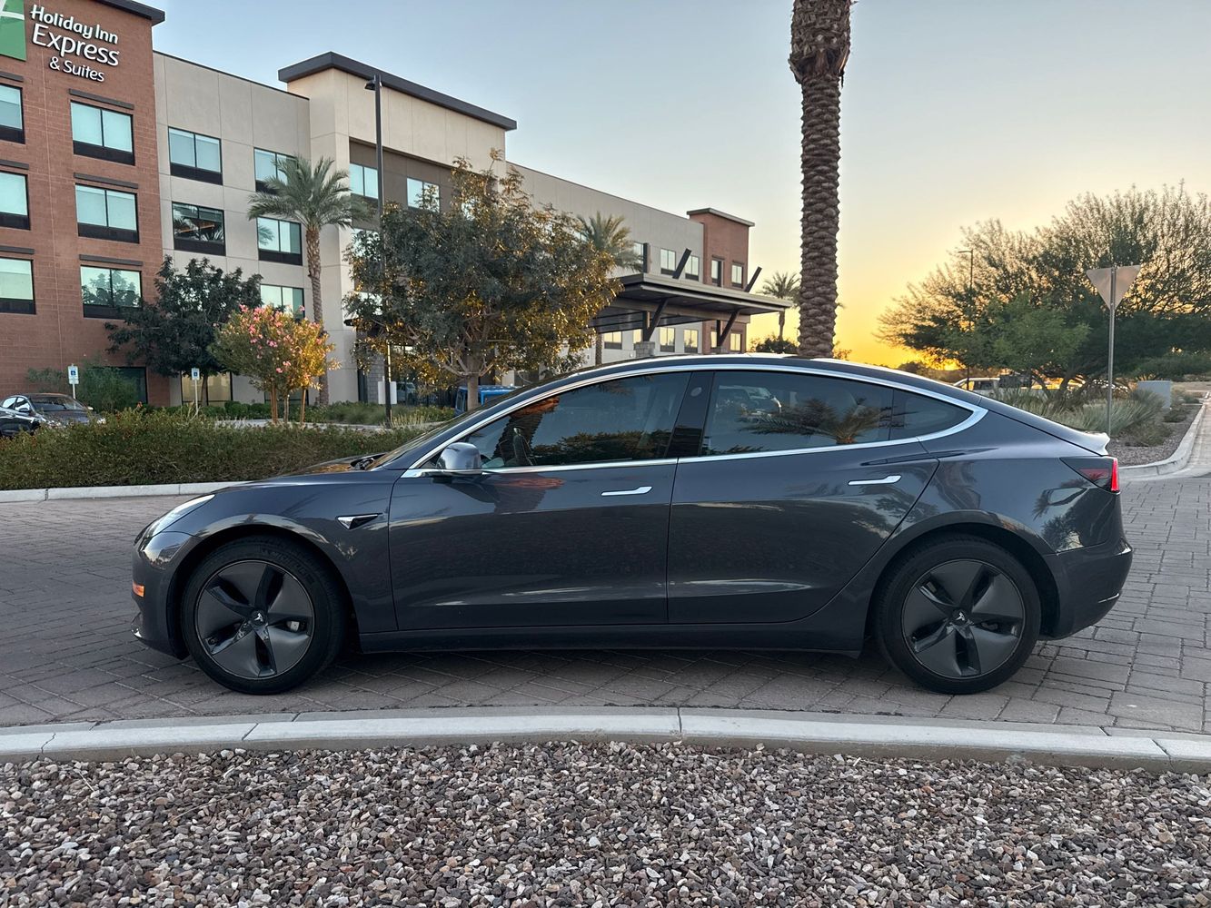 2019 Tesla Model 3 Standard Range Plus photo 5