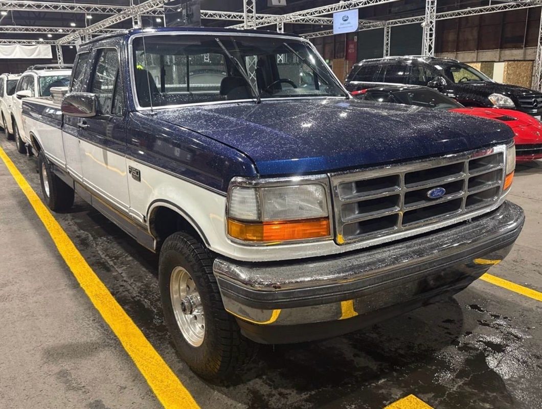 1995 Ford F-150 XLT 4WD Extended Cab SB Pickup Truck Four-Wheel Drive 4-Speed Automatic