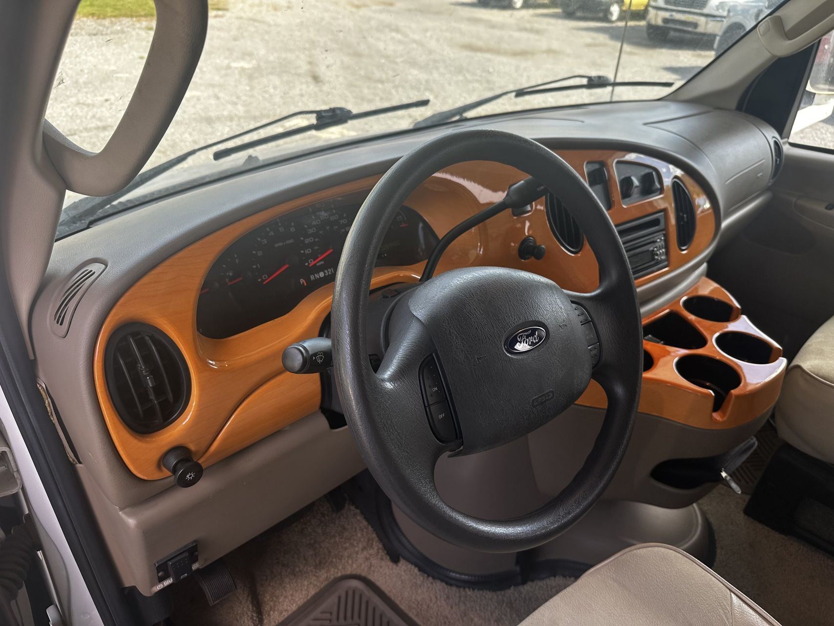 2006 Ford E-450 14