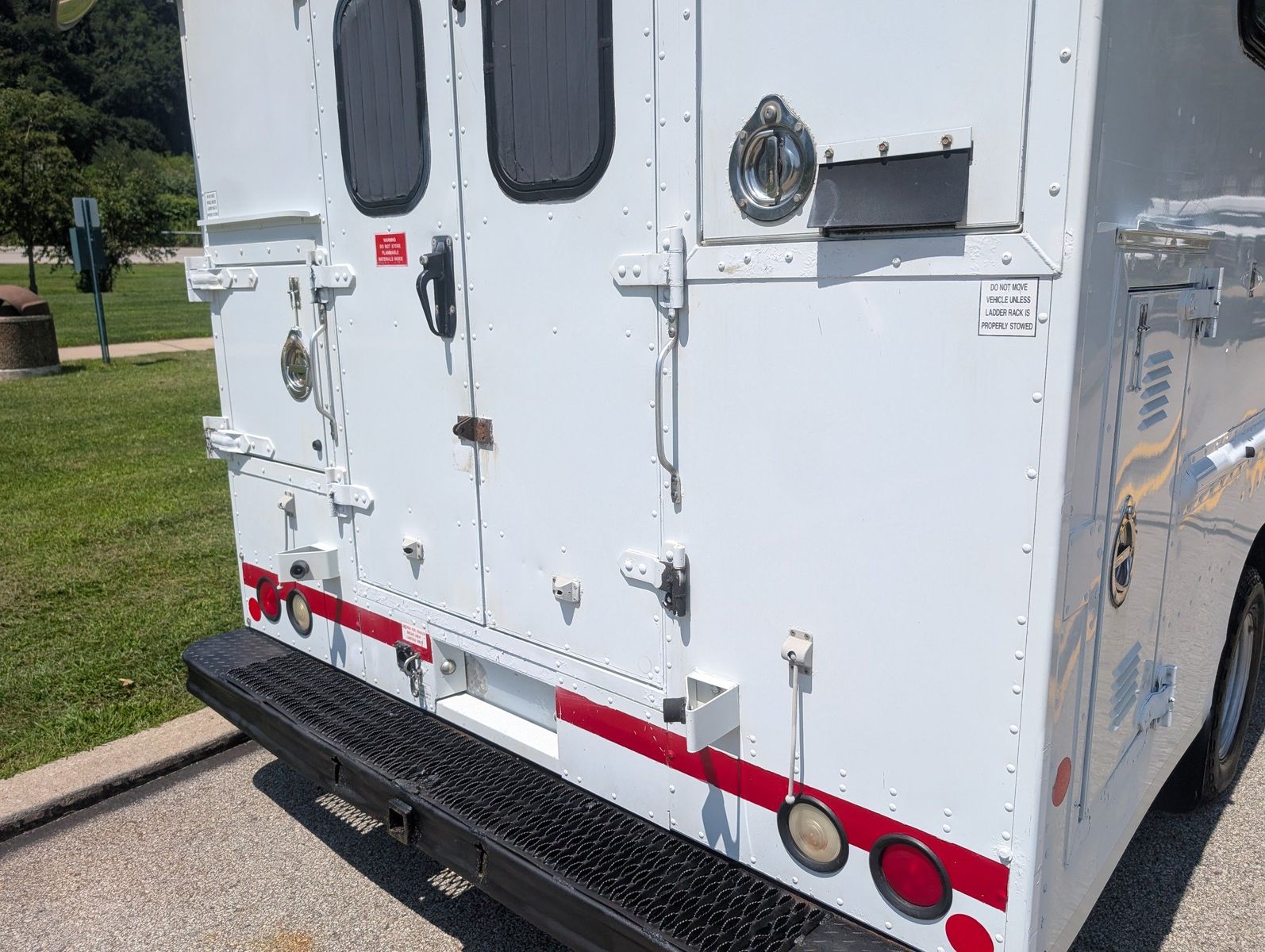 2009 Chevrolet Express Cutaway 42