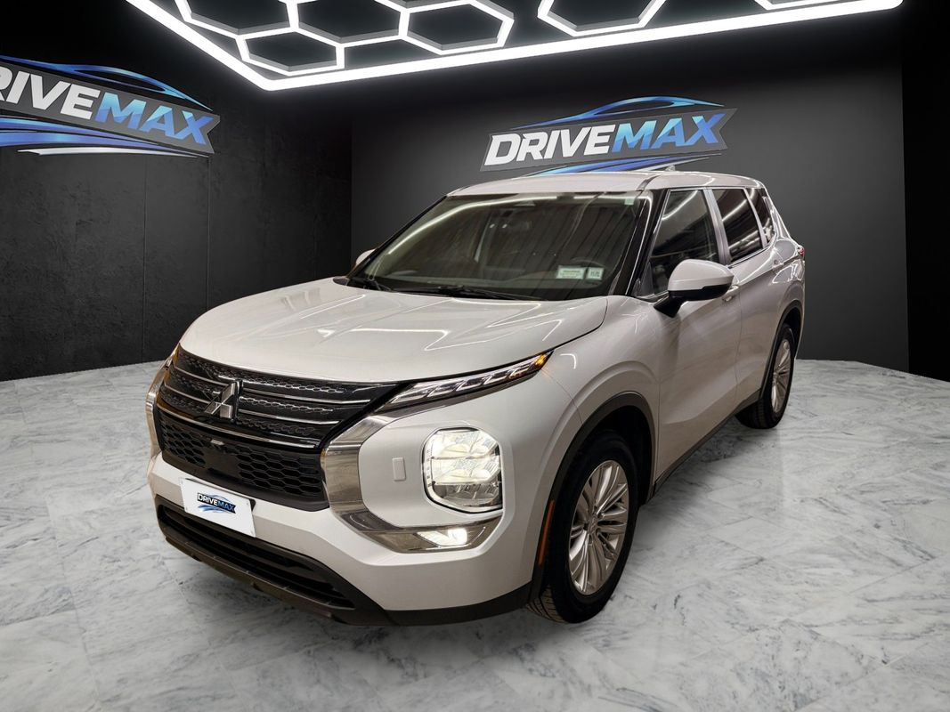 White 2022 Mitsubishi Outlander SUV / Crossover All-Wheel Drive Continuously Variable Transmission