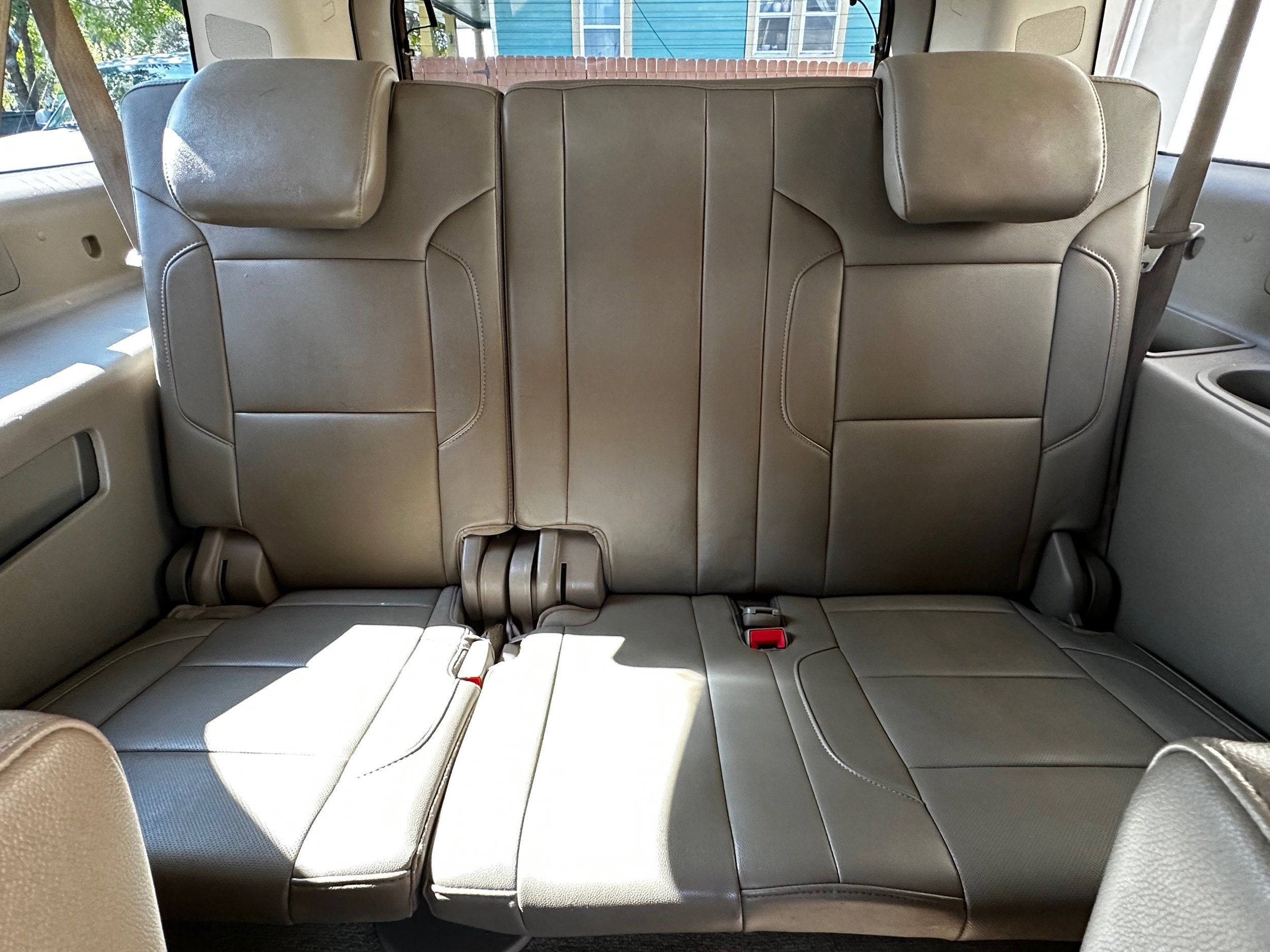 2016 Chevrolet Suburban LTZ photo 22