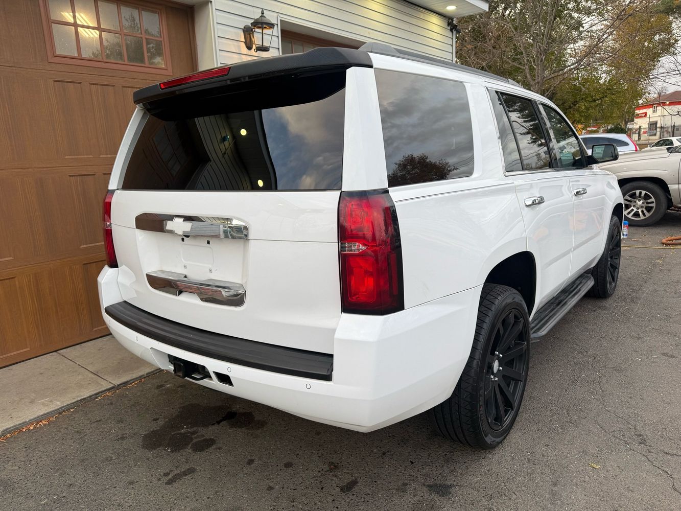 2015 Chevrolet Tahoe LT photo 3