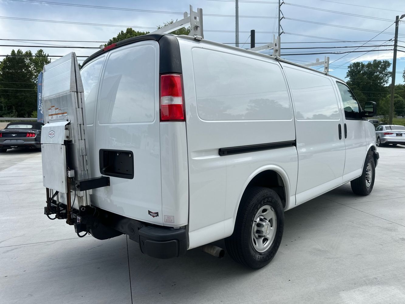 2020 Chevrolet Express 3500 Cargo photo 2