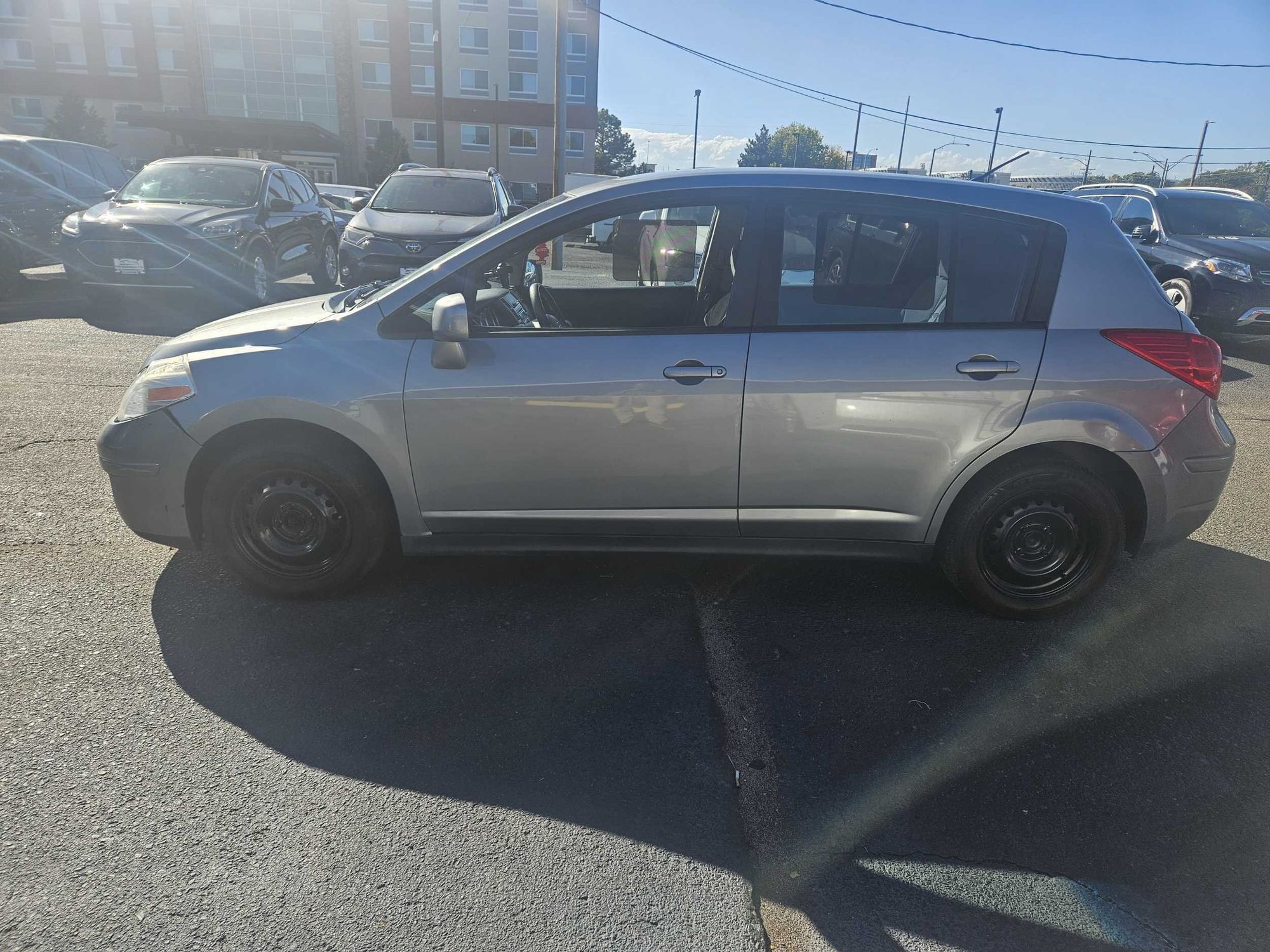 2011 Nissan Versa 1.8 S photo 2