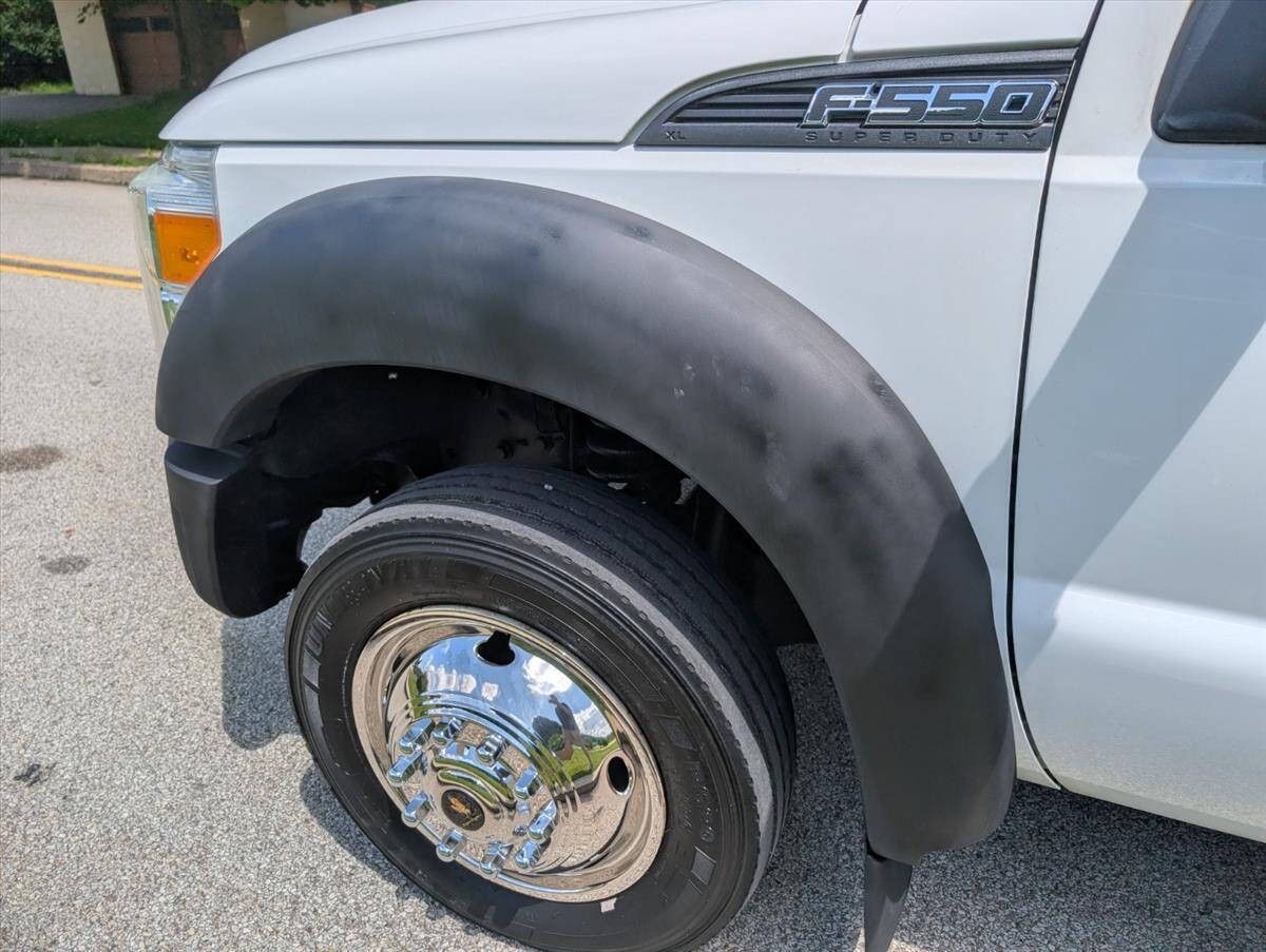 2011 Ford F-550 Super Duty 84