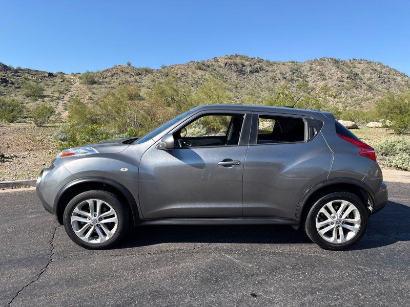 2013 Nissan Juke SV photo 3