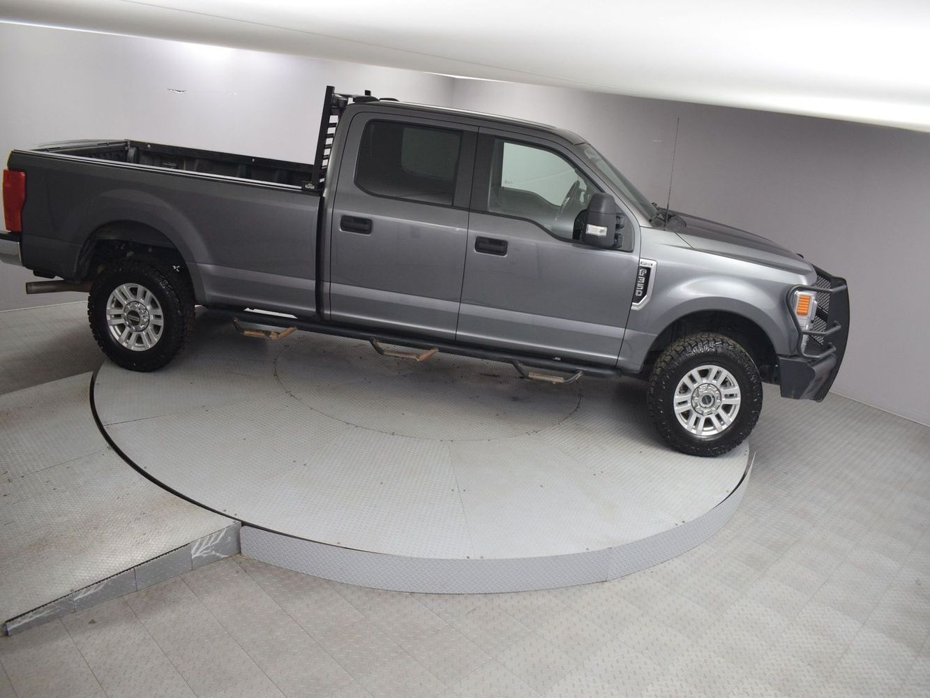 2022 Ford F-350 Super Duty XL photo 2