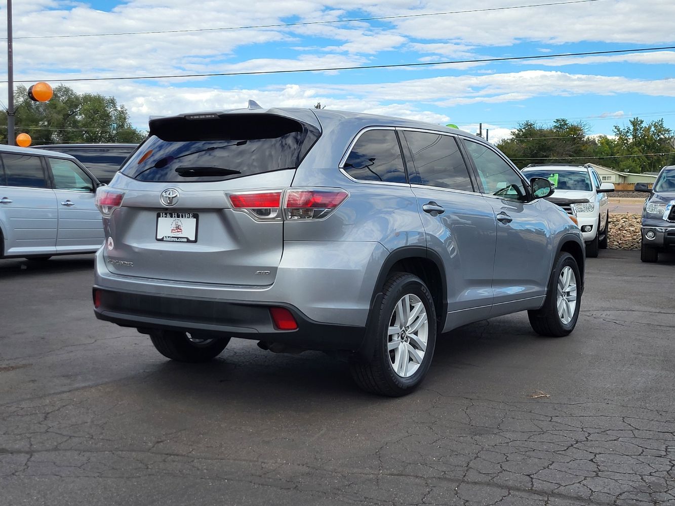 2016 Toyota Highlander LE photo 4