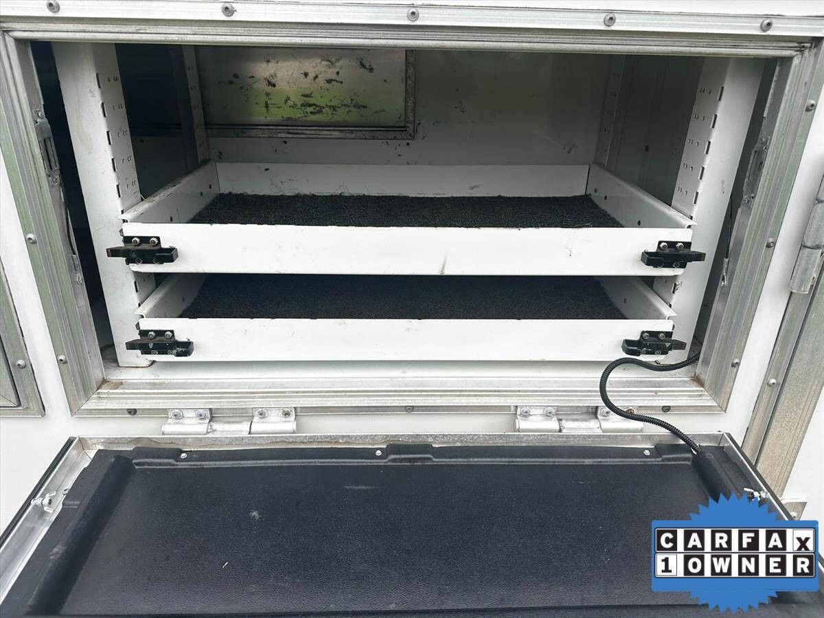 2017 Ford E-Series 29