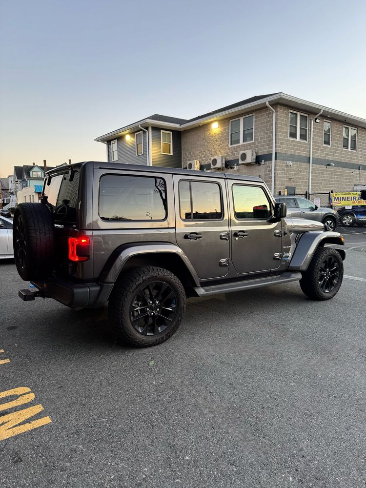 2022 Jeep Wrangler Unlimited Sahara 4xe photo 4