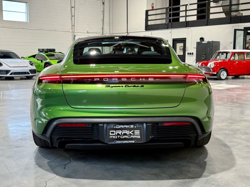 2022 Porsche Taycan Turbo S, photo 4