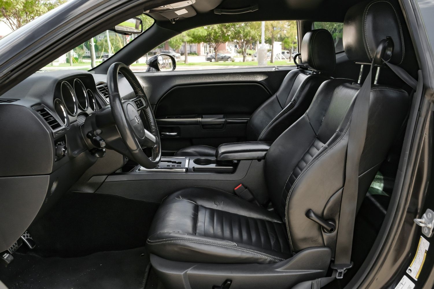2010 Dodge Challenger R/T photo 3