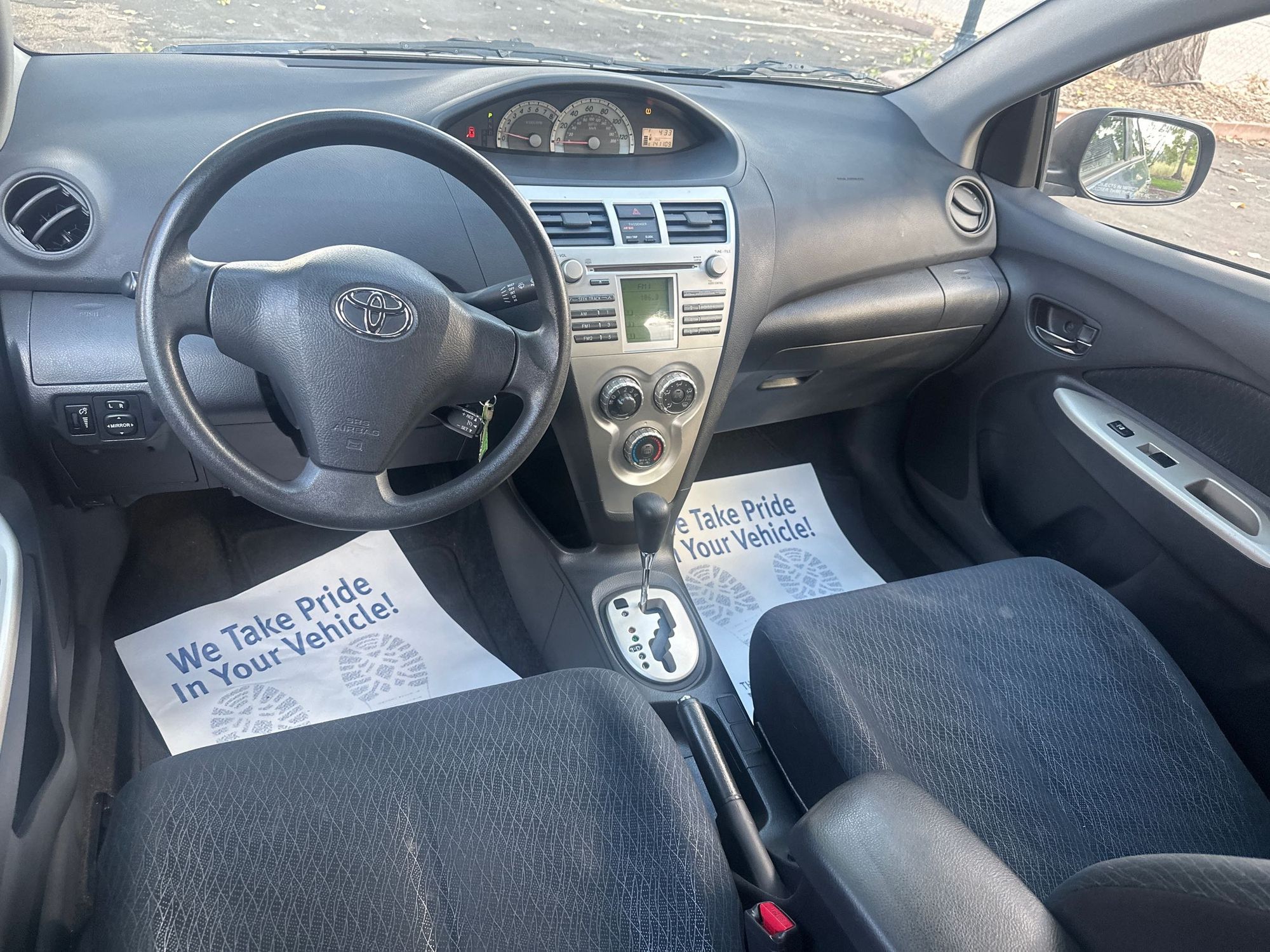 2008 Toyota Yaris Base photo 8