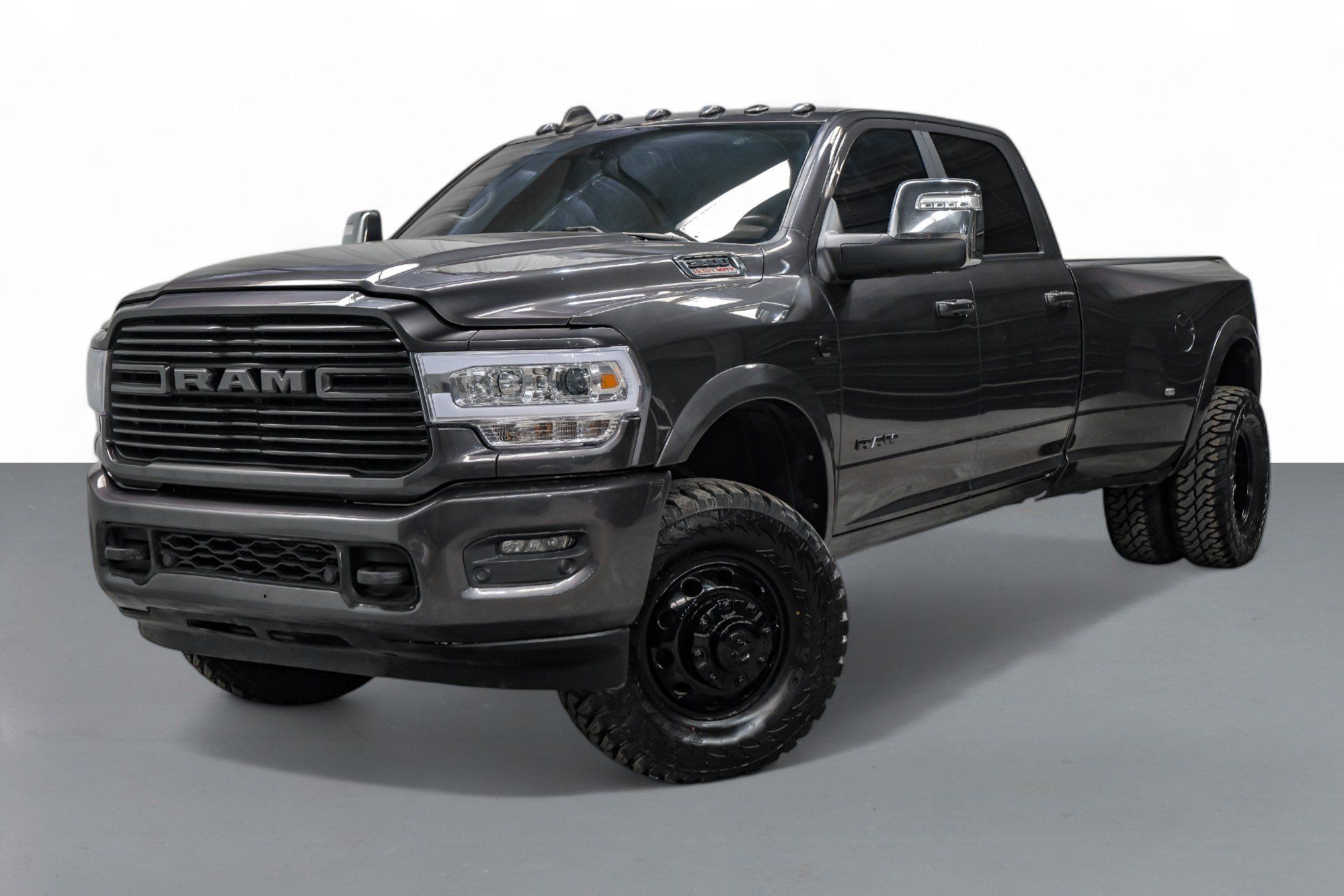 2023 Ram 3500 Laramie photo 3