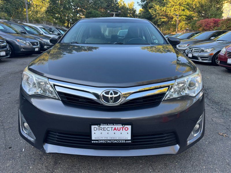 2012 Toyota Camry XLE photo 2
