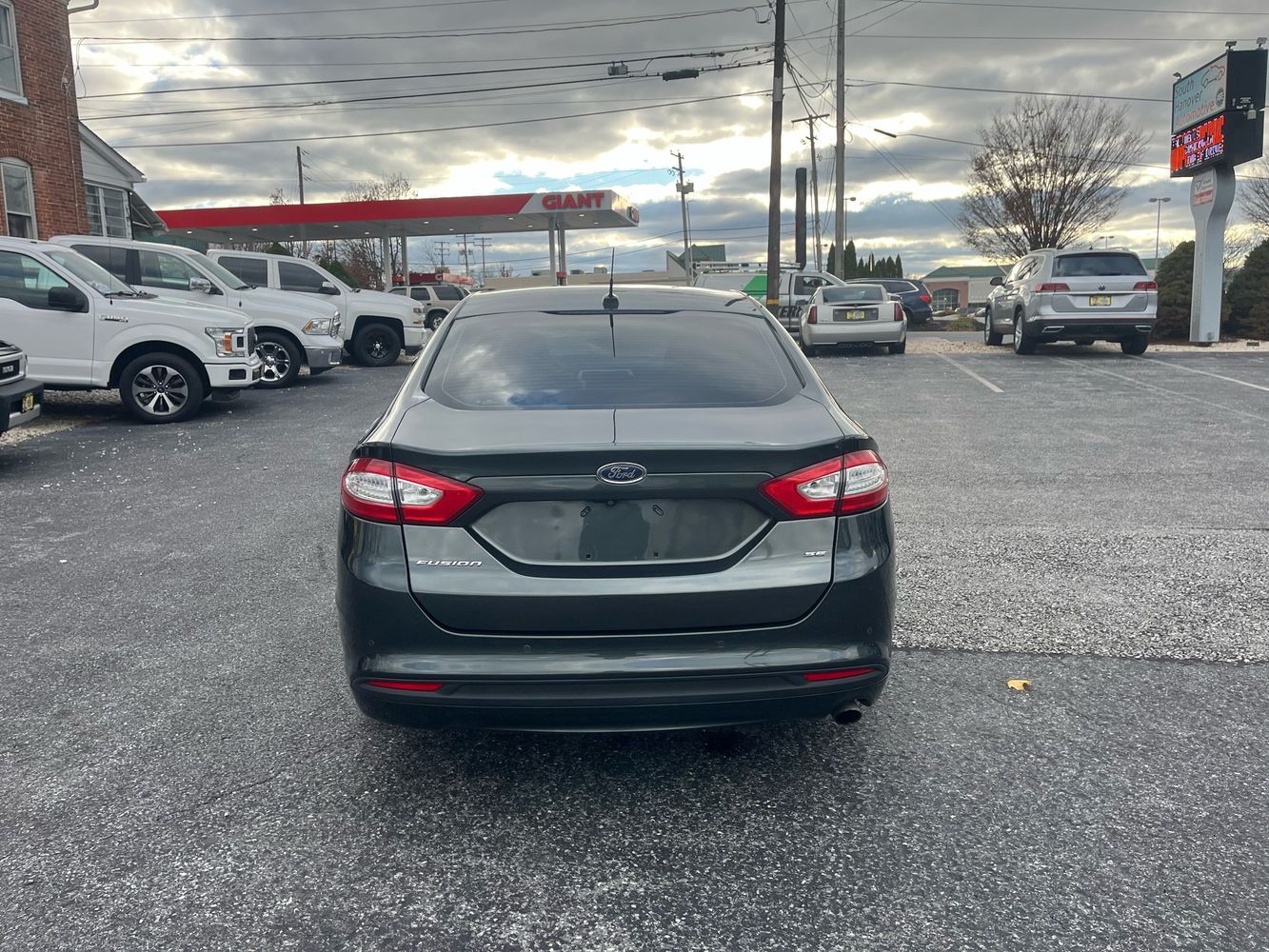 2016 Ford Fusion SE photo 2