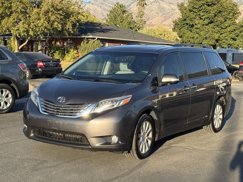 2017 Toyota Sienna — AWD Limited Premium 7 Passenger, photo 1 of 15