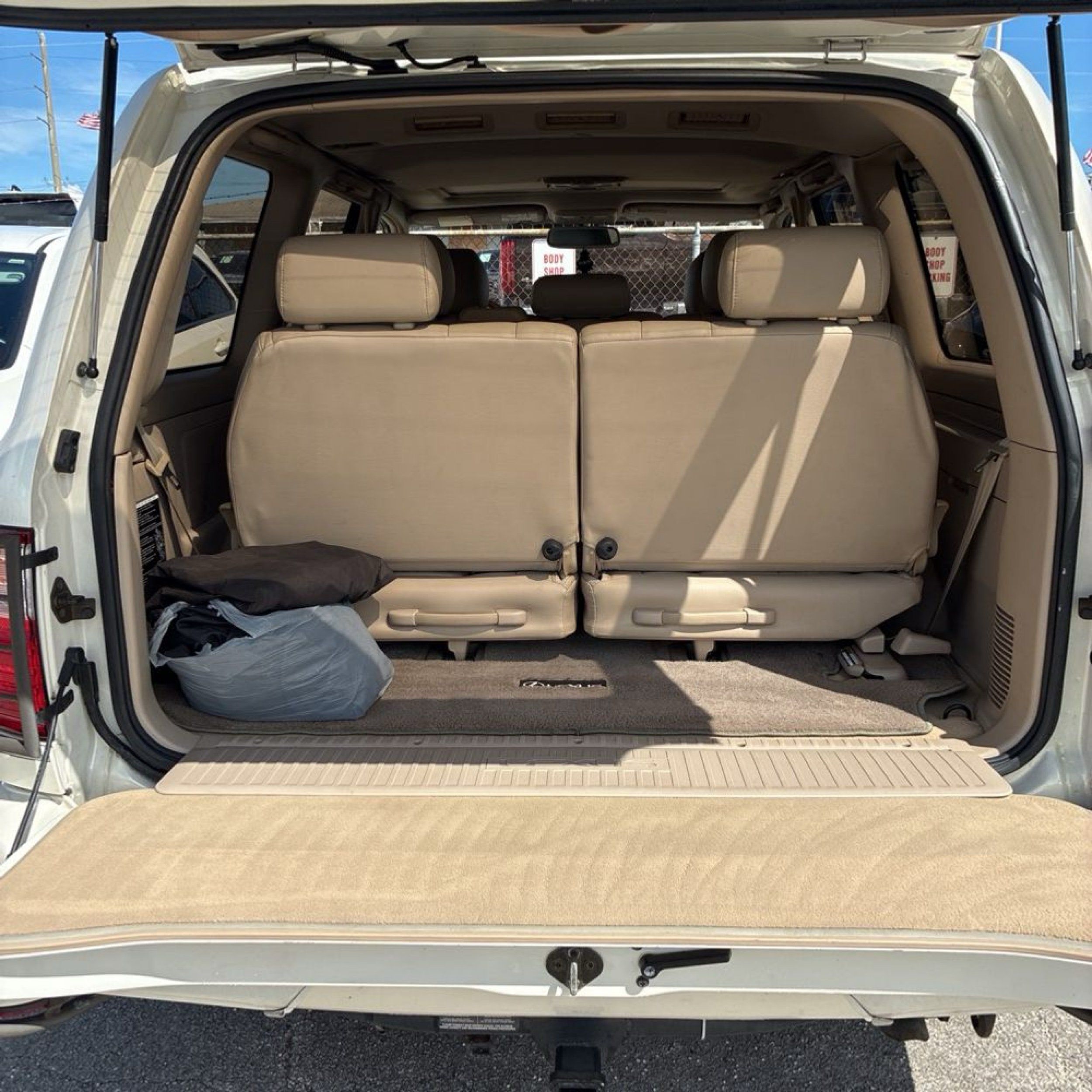 2000 Lexus LX 470 photo 19
