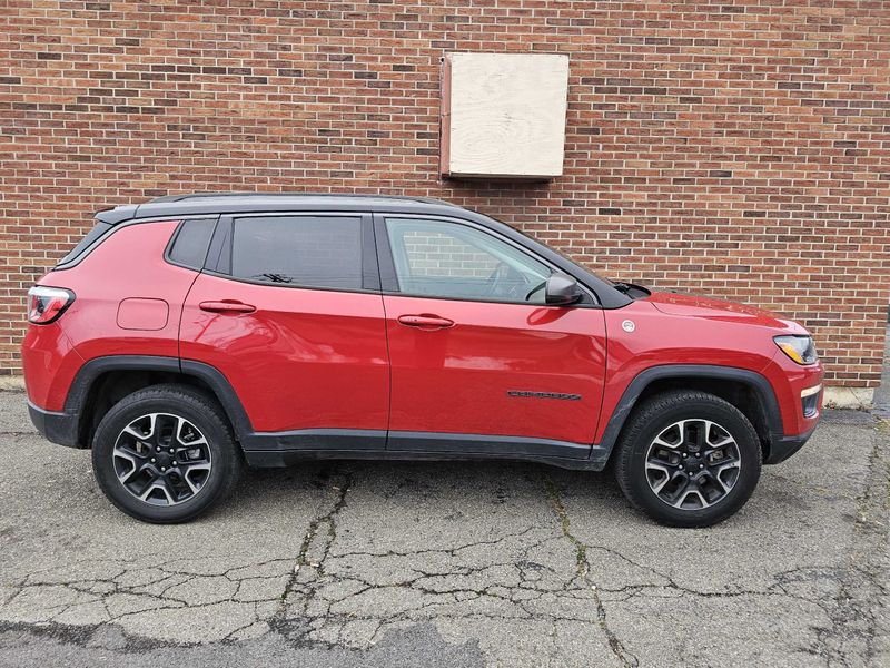 Jeep compass black roof hot sale