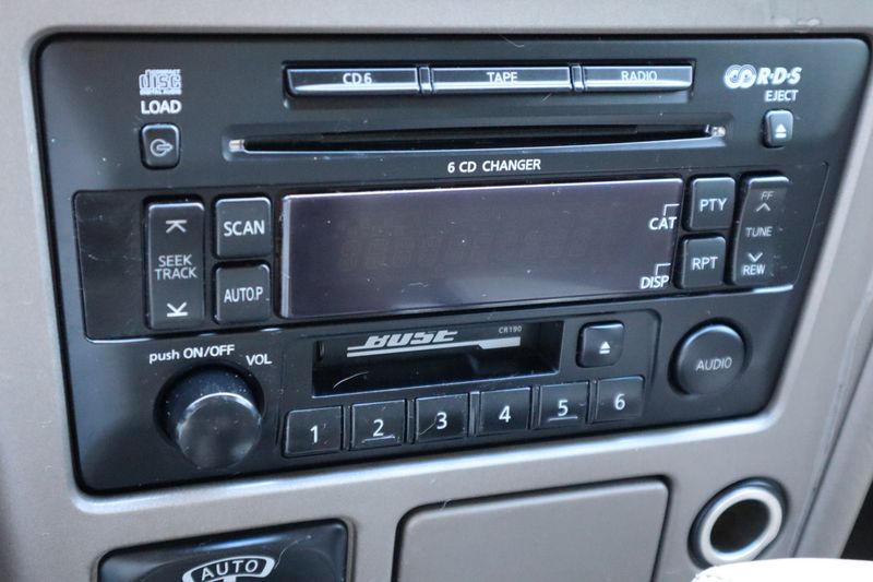 Store 2004 Nissan pathfinder radio