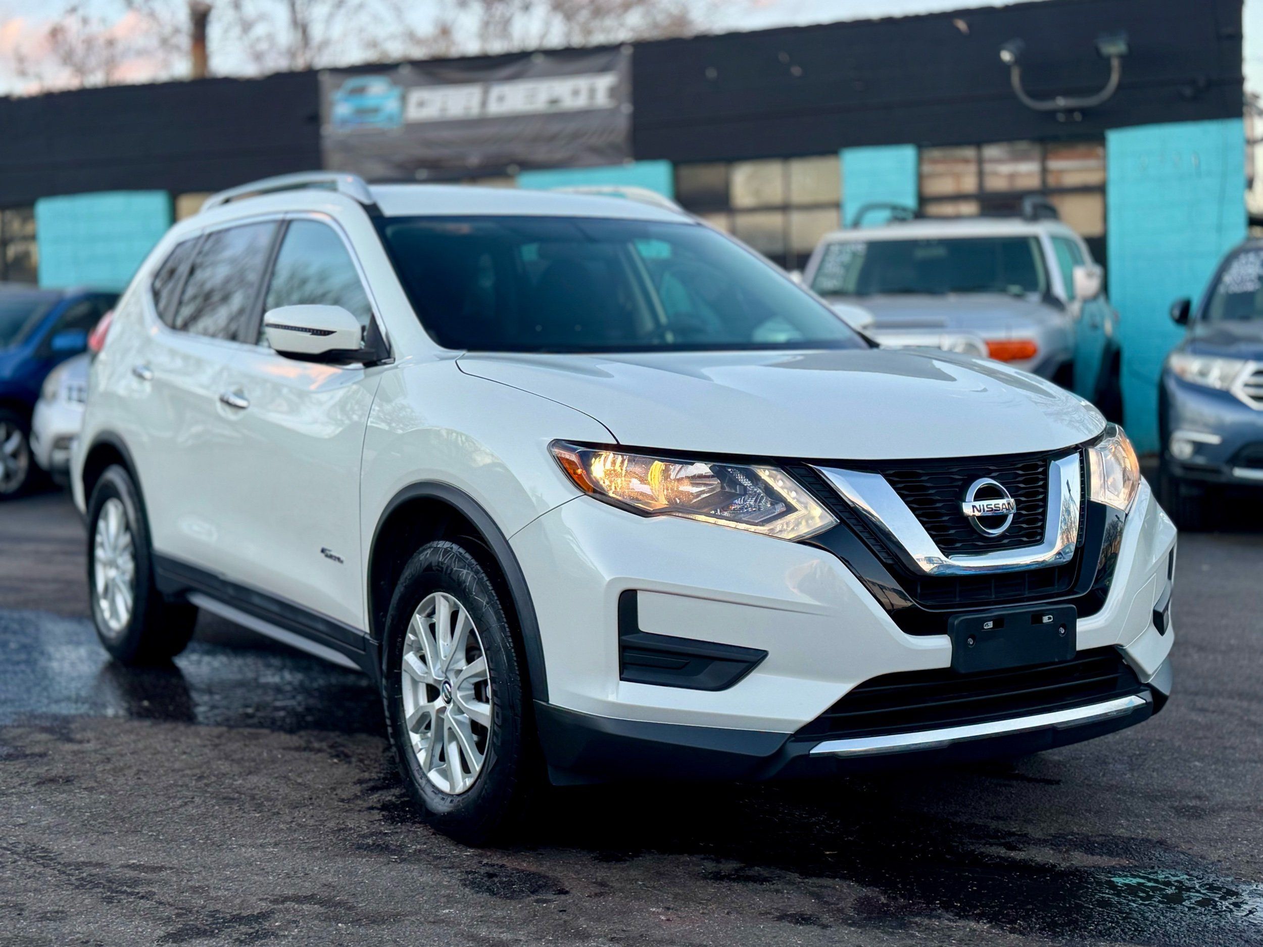 2017 Nissan Rogue SV's photo