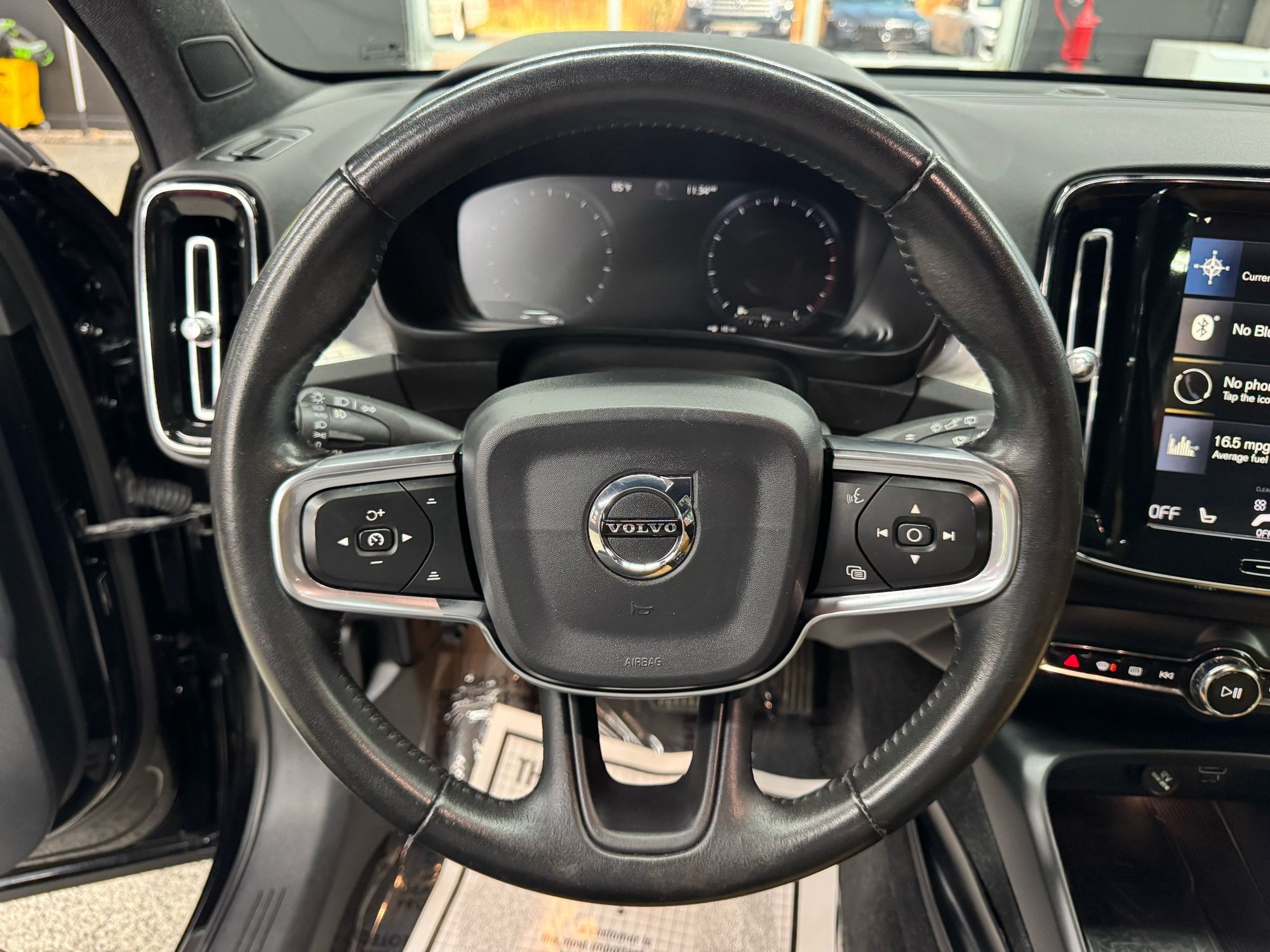 2019 Volvo XC40 T5 Momentum photo 22