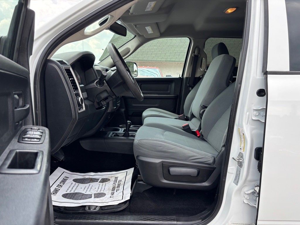 2017 Ram 2500 ST Tradesman photo 17