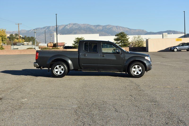 2011 Nissan Frontier SV photo 3