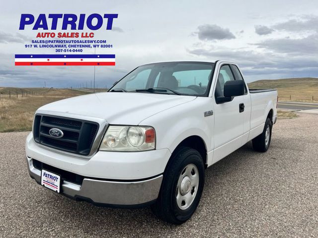 White 2004 Ford F-150 XL Pickup Truck Rear-Wheel Drive 4-Speed Automatic