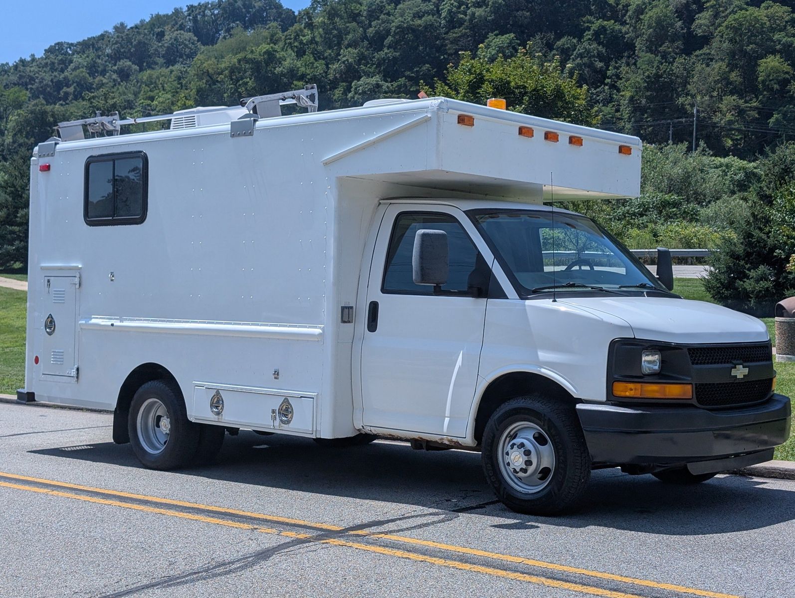 2009 Chevrolet Express Cutaway 2