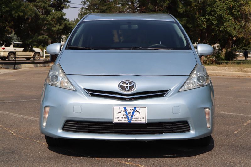 2012 Toyota Prius v Photos