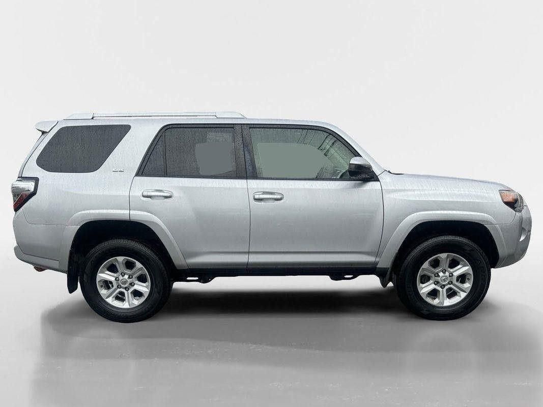2017 Toyota 4Runner SR5 Premium photo 6