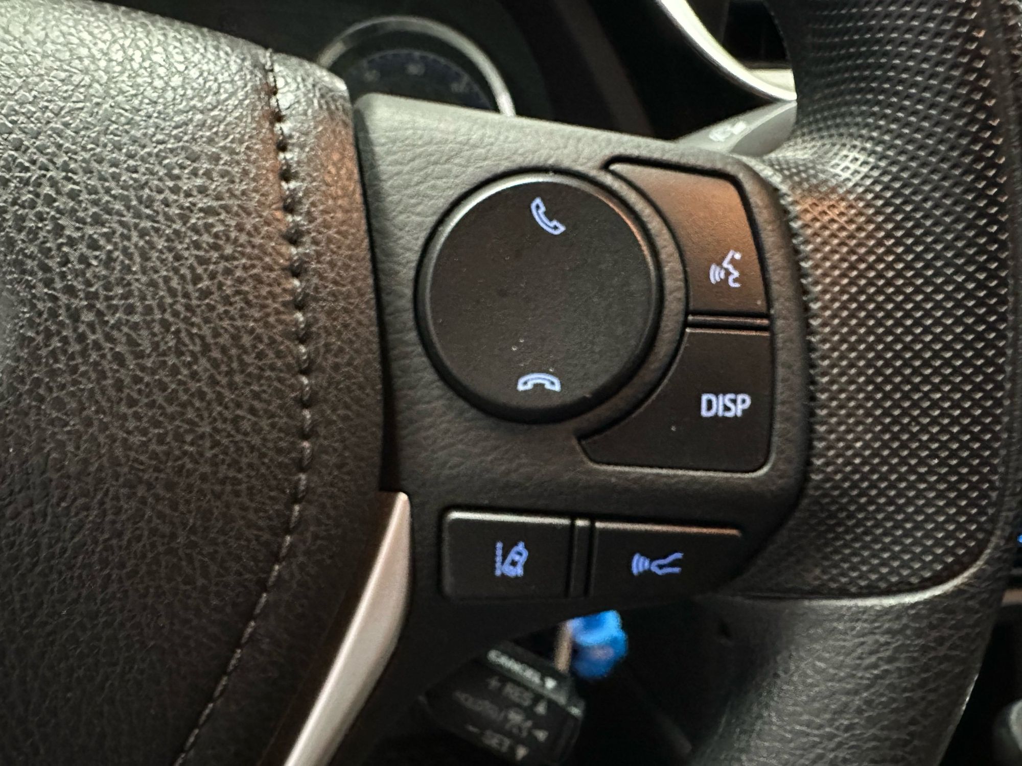 2018 Toyota Corolla LE photo 11