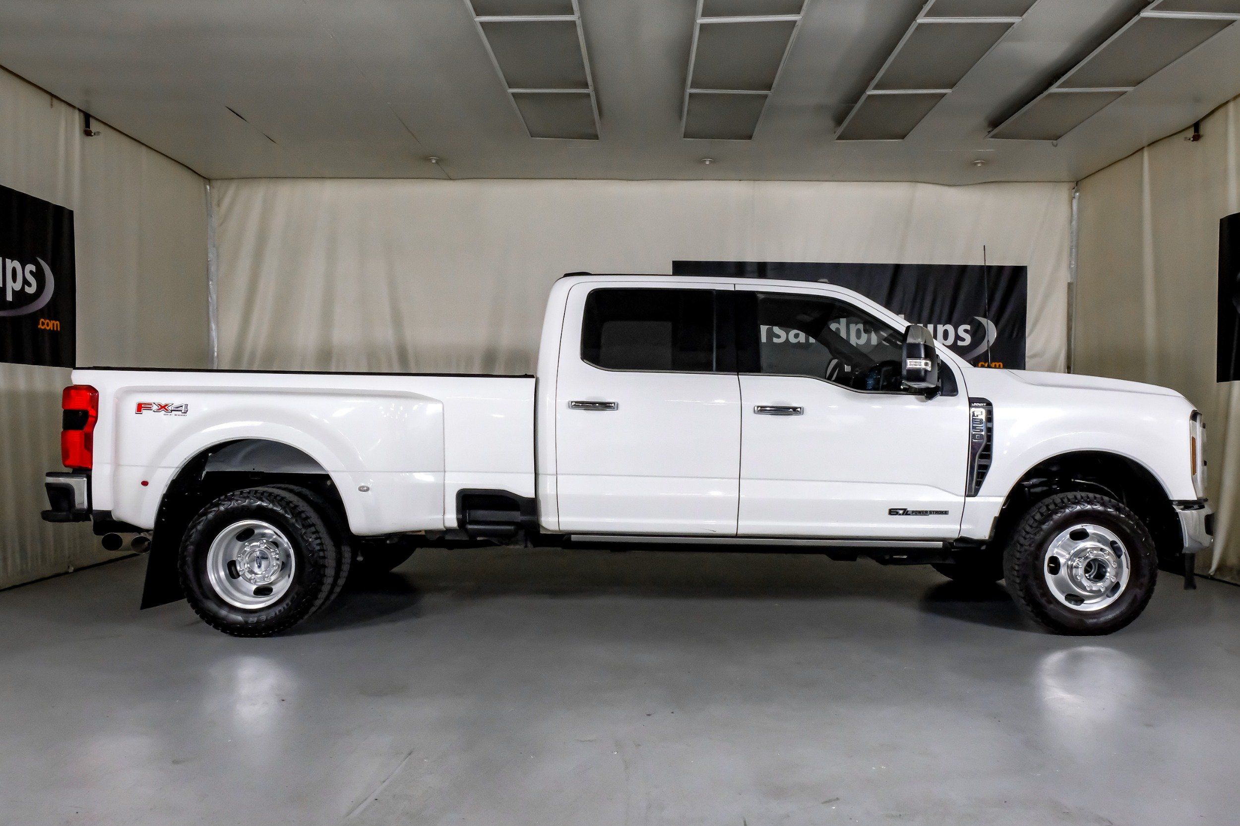 2024 Ford F-350 Lariat photo 2