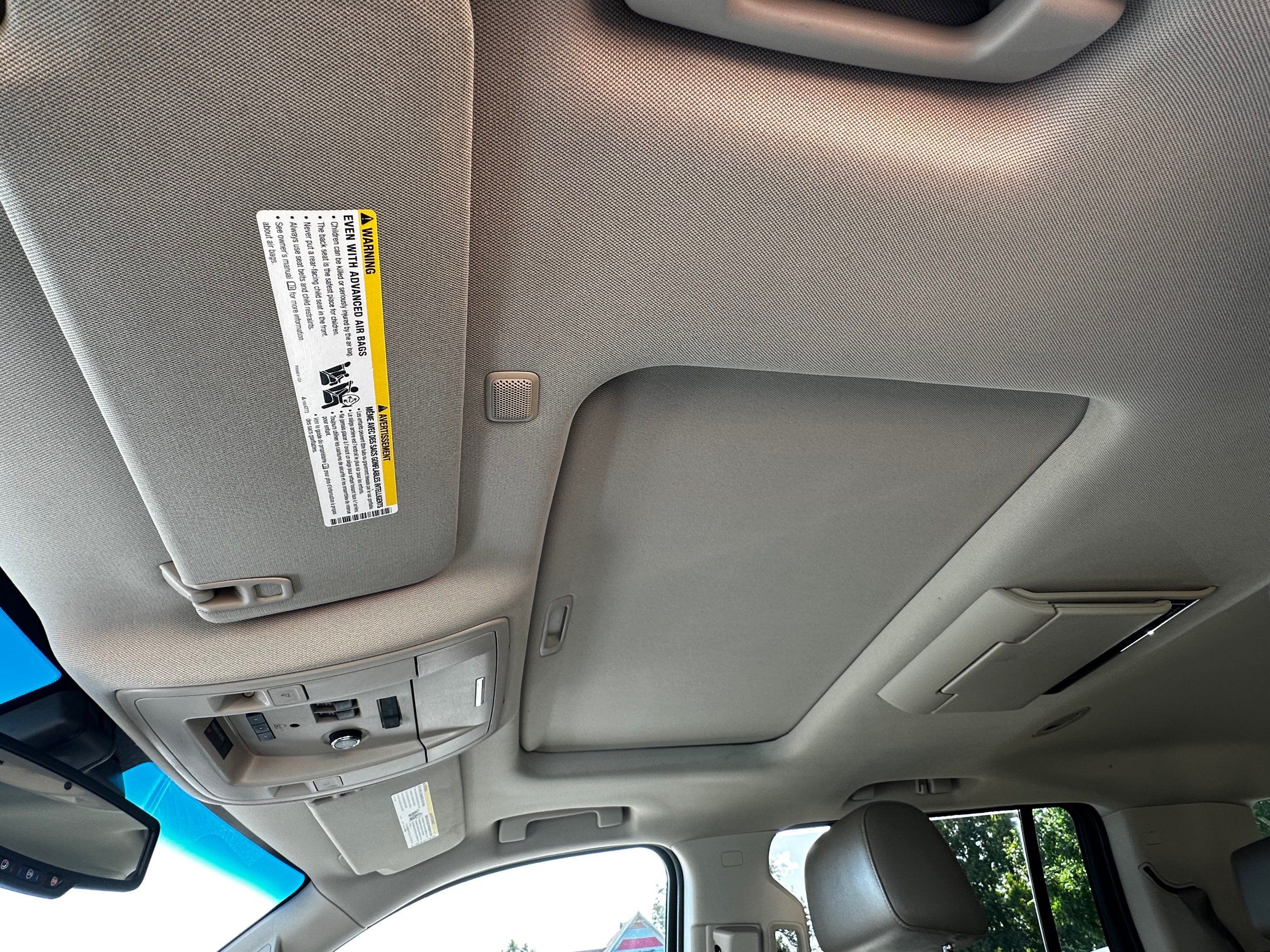 2016 Chevrolet Suburban LTZ photo 13
