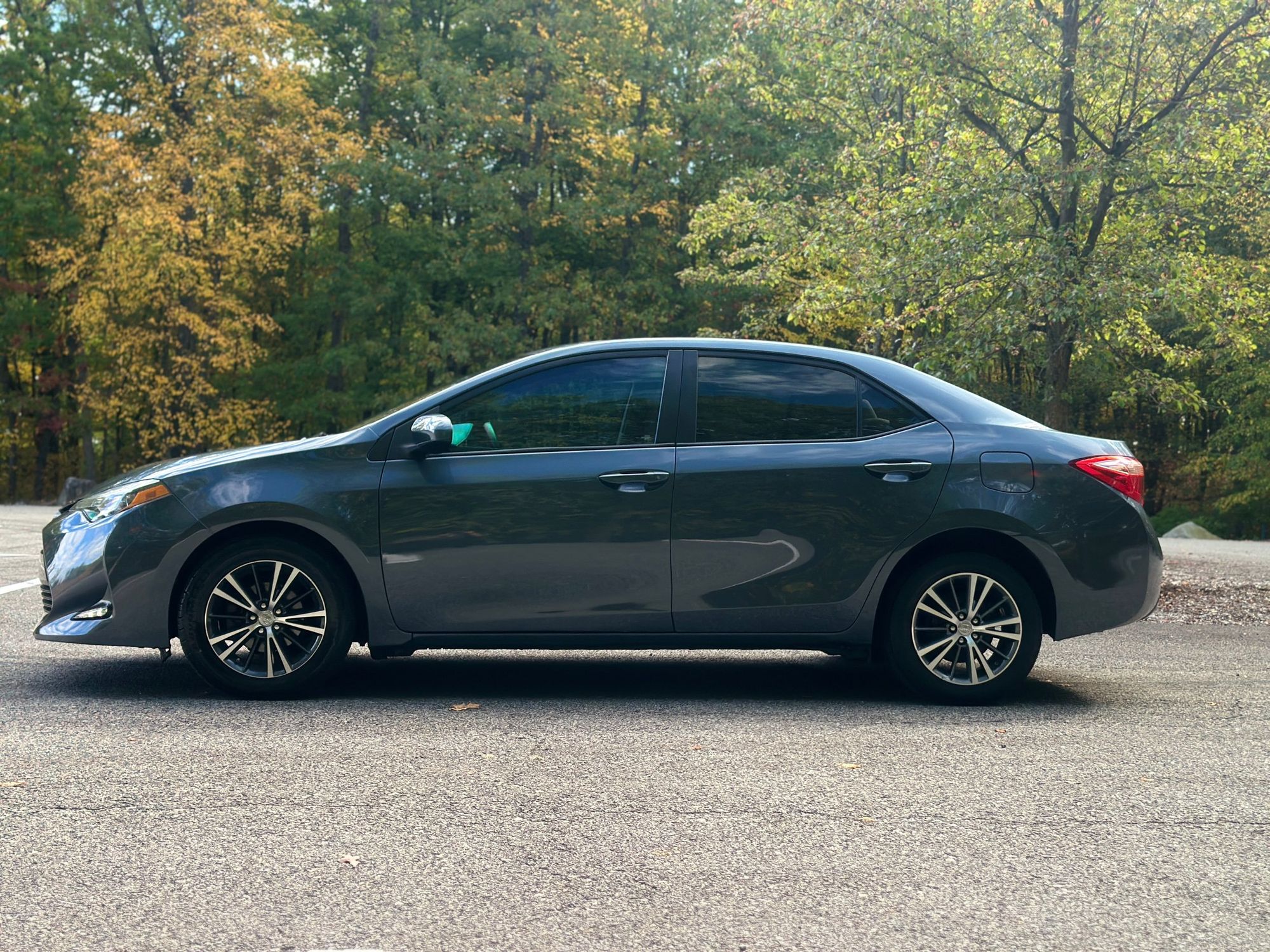 2017 Toyota Corolla LE photo 4