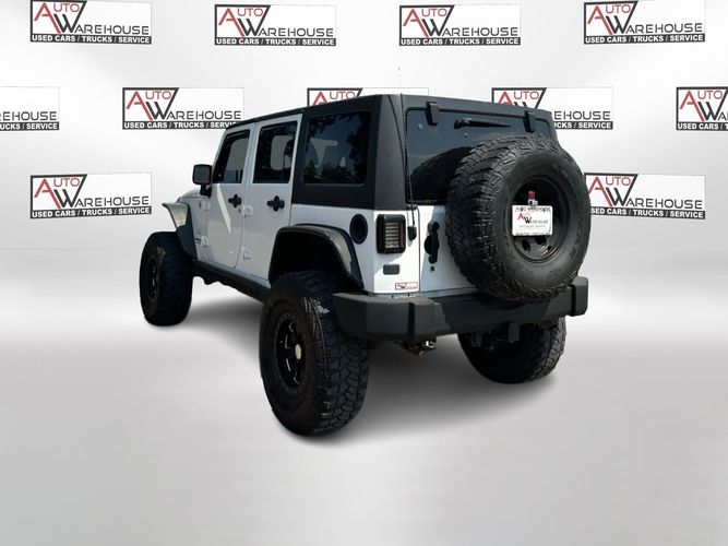 2013 Jeep Wrangler Unlimited Sahara photo 4
