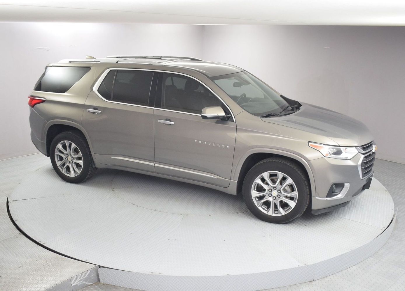 2019 Chevrolet Traverse Premier photo 2