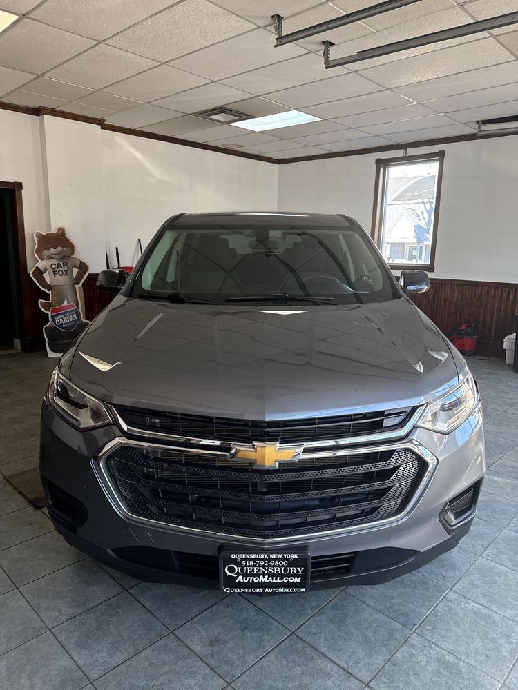 2020 Chevrolet Traverse LS photo 2