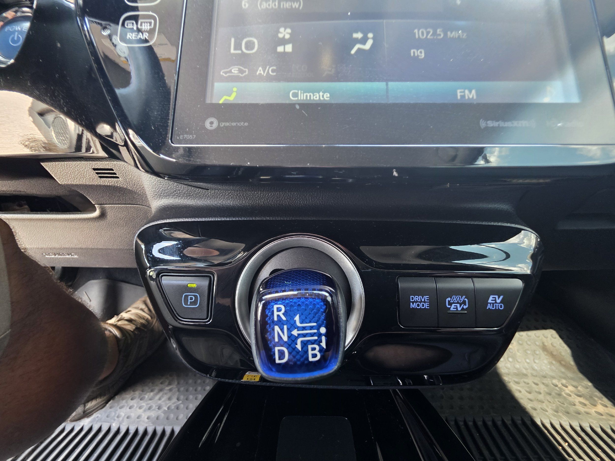 2022 Toyota Prius Prime XLE photo 23