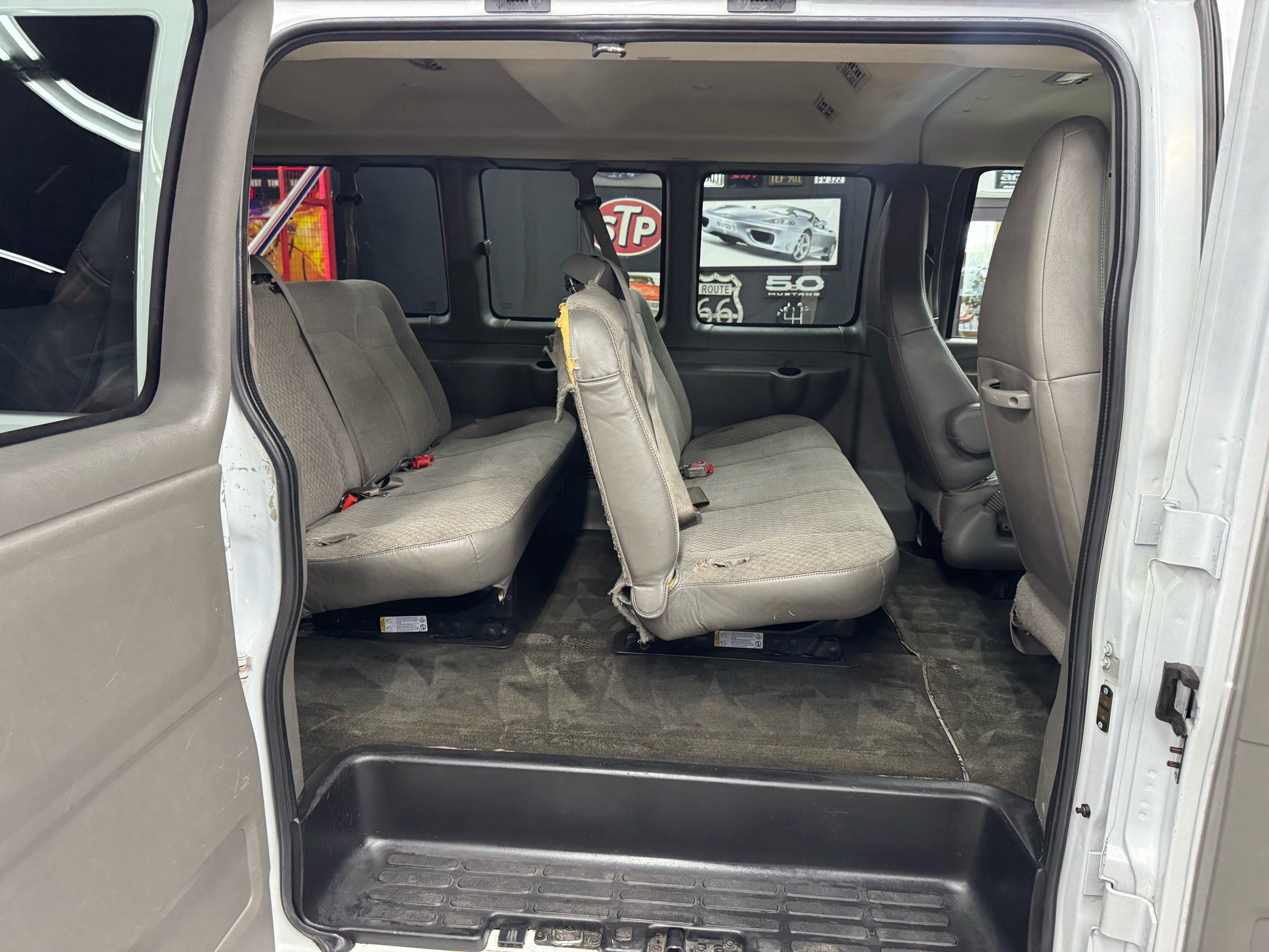 2017 Chevrolet Express Passenger LS - Photo 13