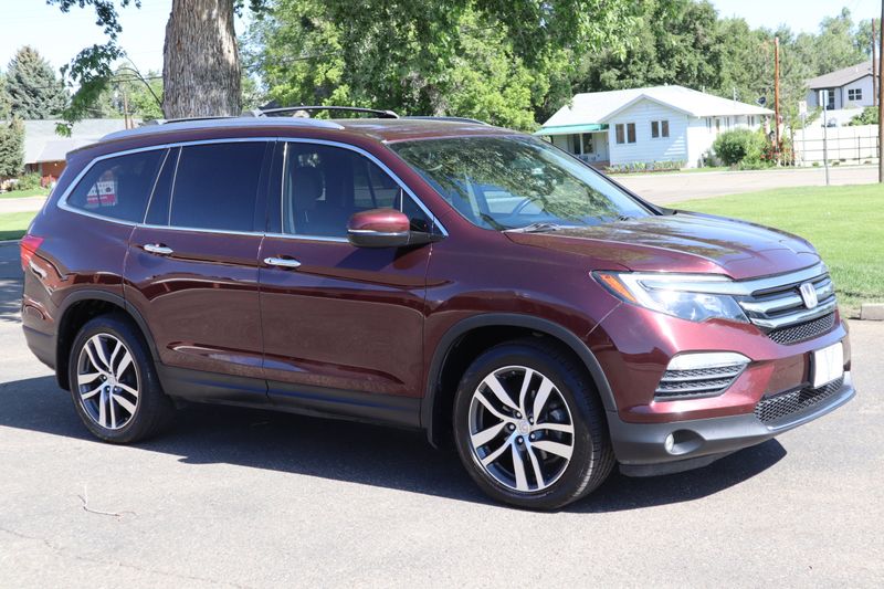 ボルドー 2017 Honda Pilot Elite | Victory Motors of Colorado