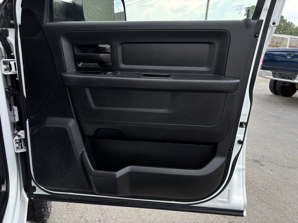 2017 Ram 2500 ST Tradesman photo 29