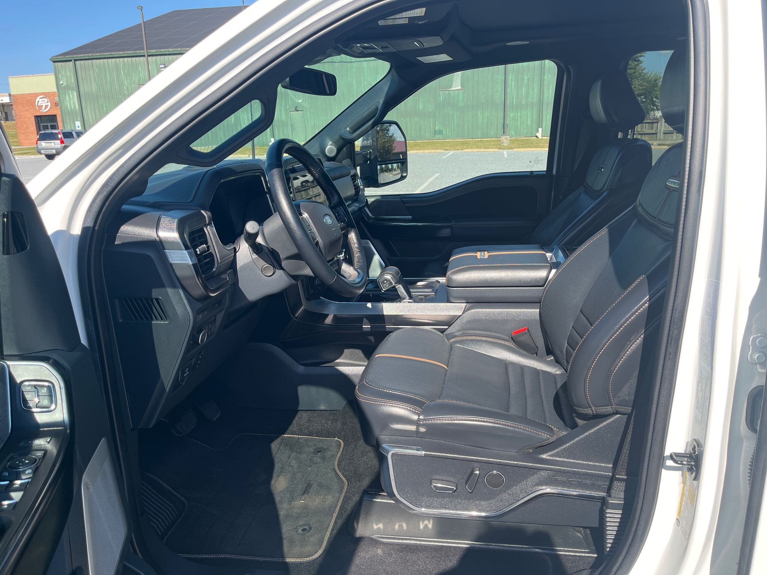 2022 Ford F-150 Platinum photo 15